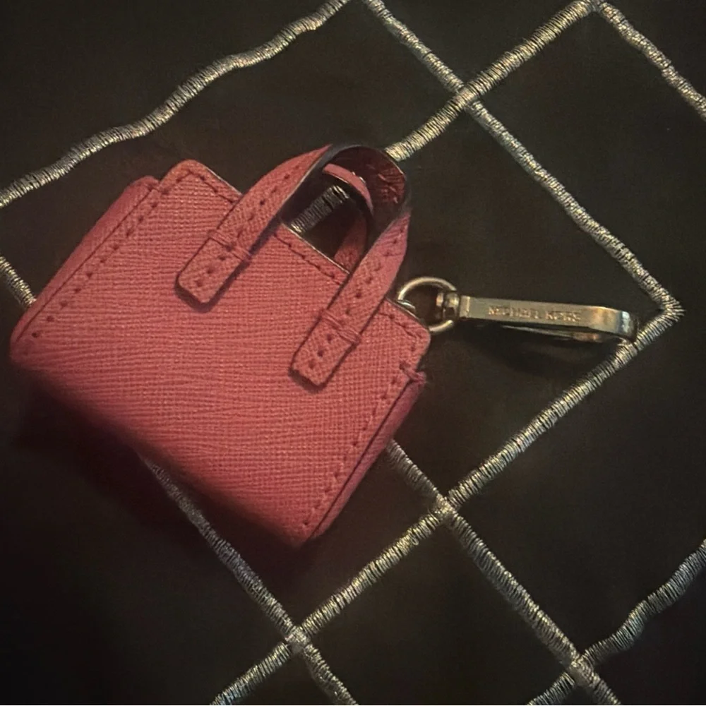 Michael Kors Rose Pink Mini Tote Keychain with Gold Logo - Picture 3 of 6